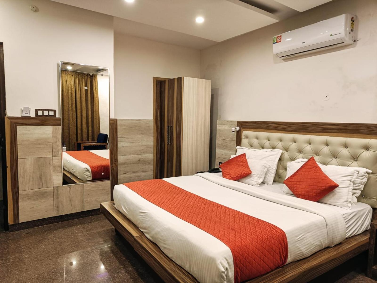 King Castle Mcleodganj-Centrally Heated And Air Cooled- Near Mall Road - Free Parking Dharamszala Kültér fotó