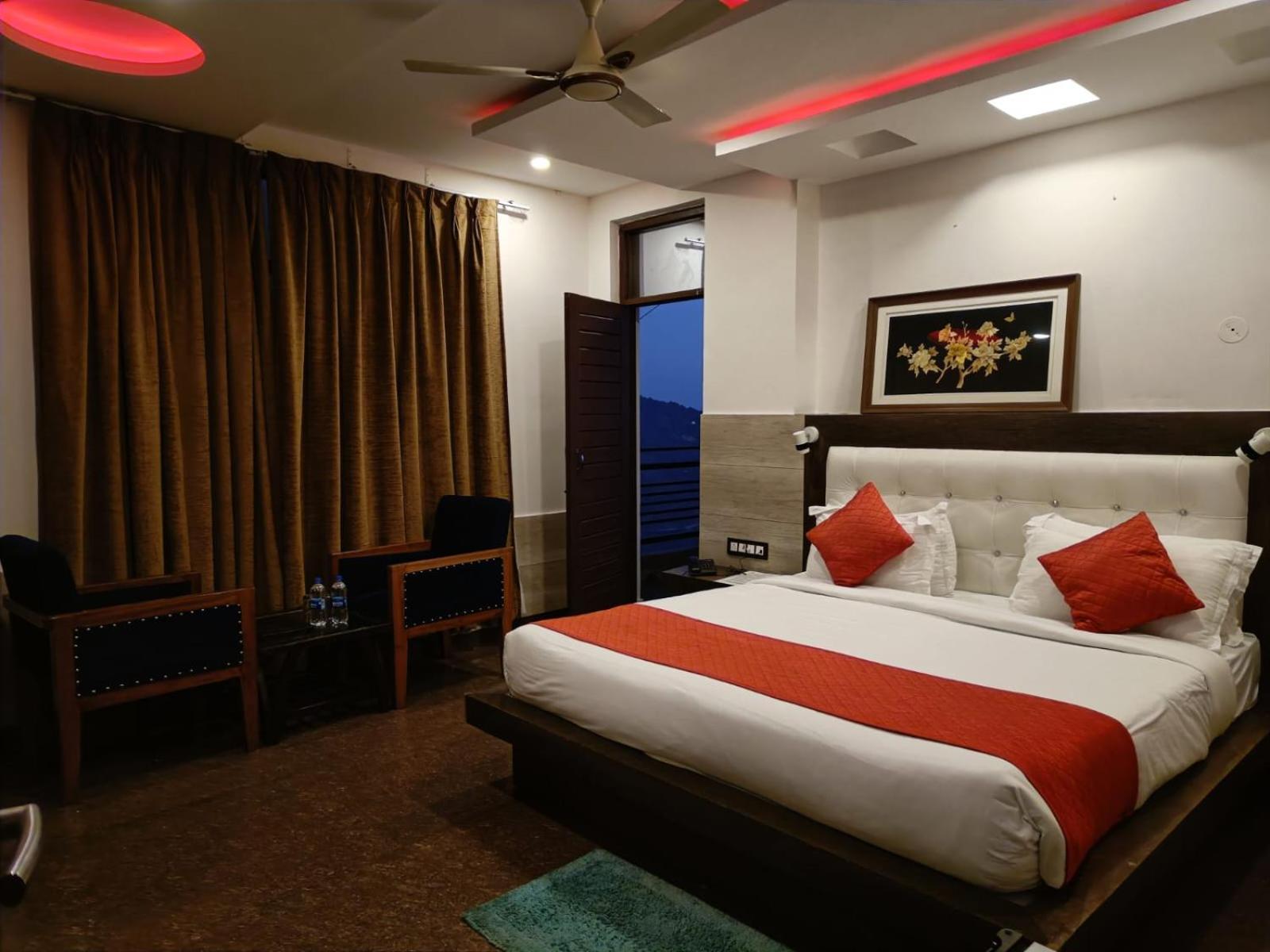King Castle Mcleodganj-Centrally Heated And Air Cooled- Near Mall Road - Free Parking Dharamszala Kültér fotó