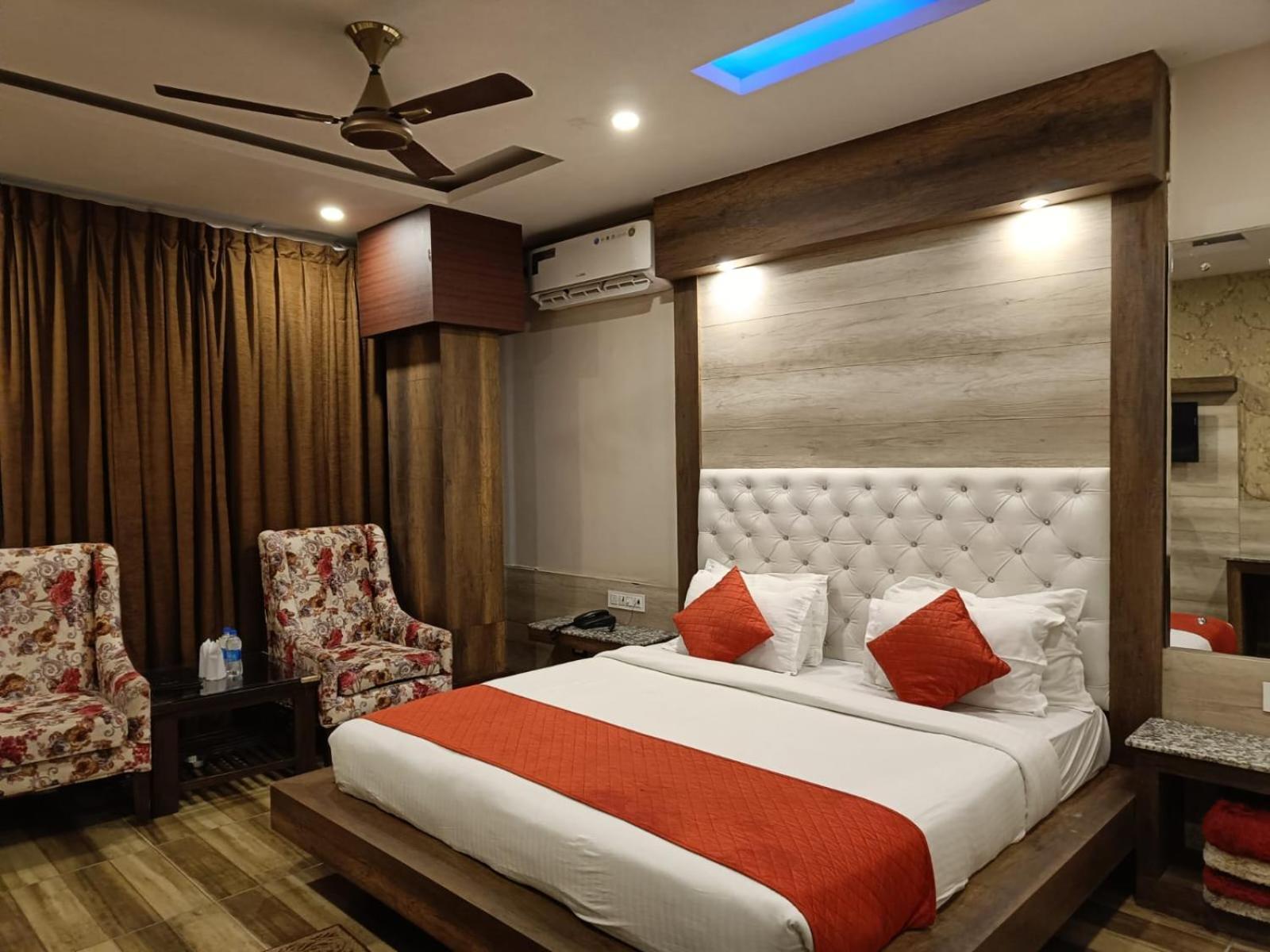 King Castle Mcleodganj-Centrally Heated And Air Cooled- Near Mall Road - Free Parking Dharamszala Kültér fotó